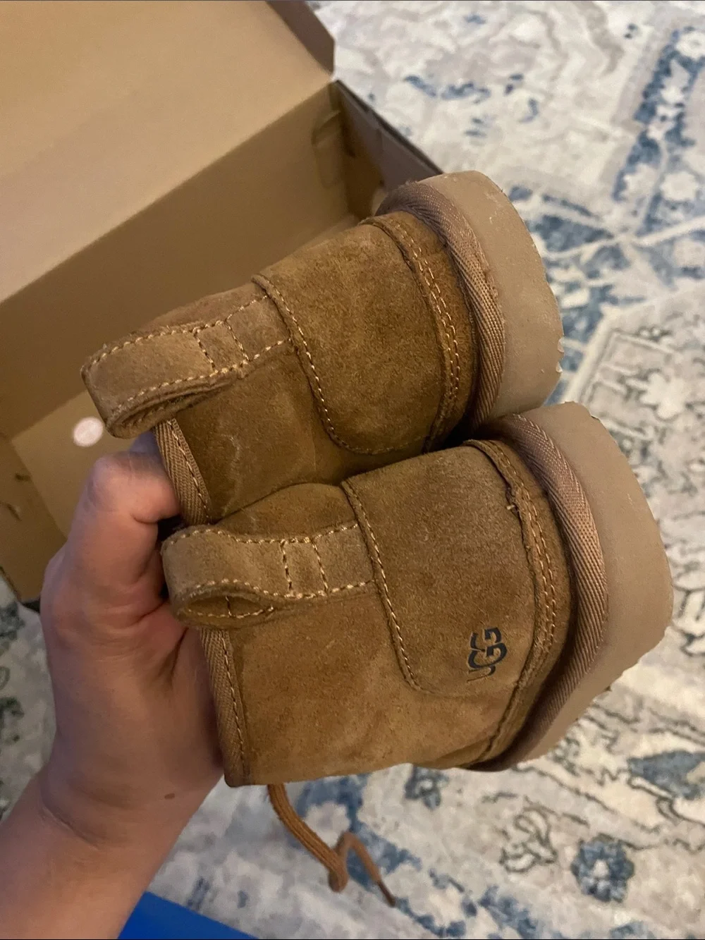 UGG Kids Chestnut Suede Shearling-Lined Chukka Boots